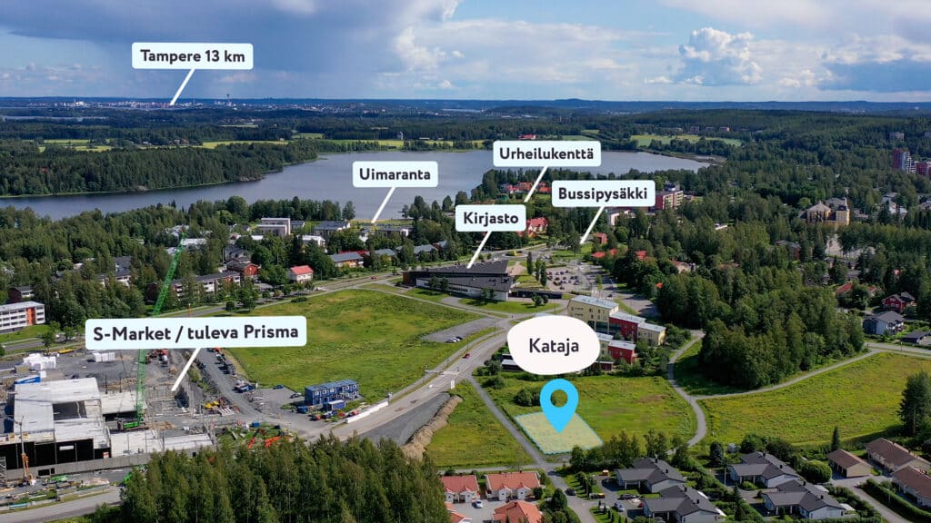Ilmakuva Ylöjärven katajan sijainnista. Lähellä sijaitsee kirjasto ja kauppoja sekä luontopolkuja.